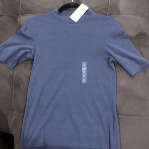 Nwt uniqlo high neck top medium